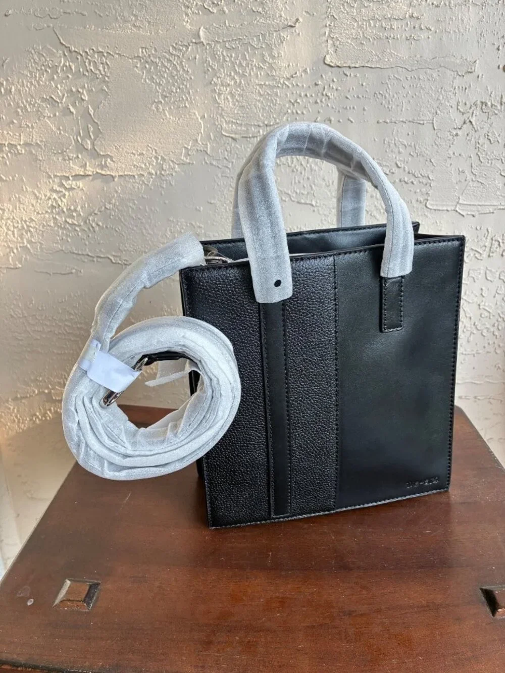 WE-AR4 The Bi Convertible Tote Bag Black Structured‎ Leather Strap & Handle NEW